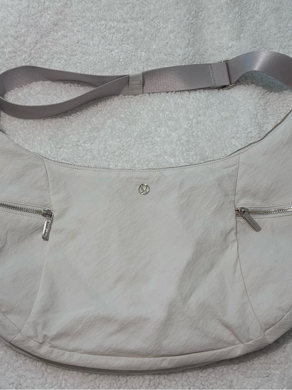 Lululemon Large Slouchy Sling Bag 13L Ivory with gold hardware - Picture 2 of 4